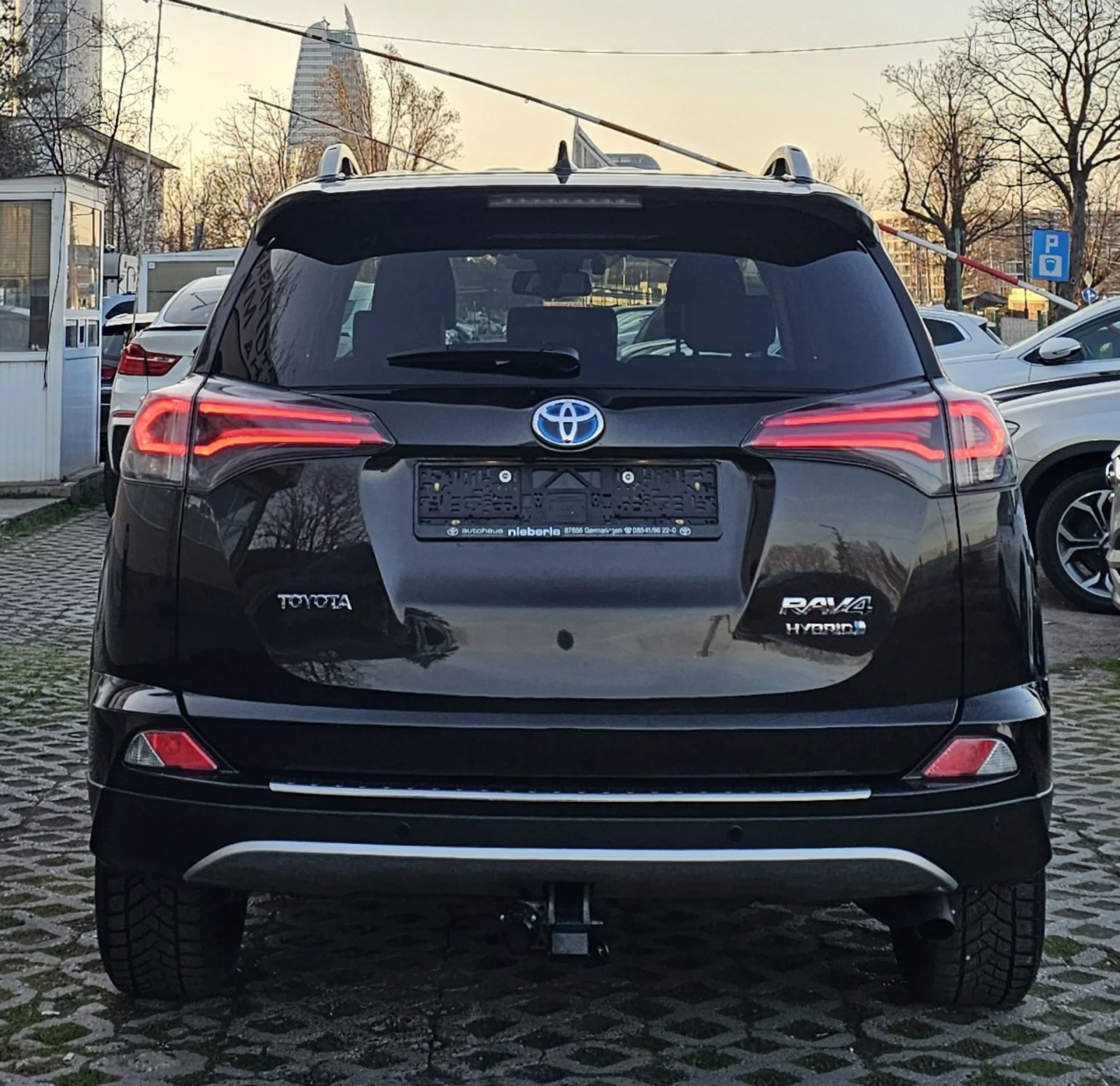 Toyota Rav4 2.5 Hybrid Executive Facelift Дистроник , снимка 4 - Автомобили и джипове - 53831238