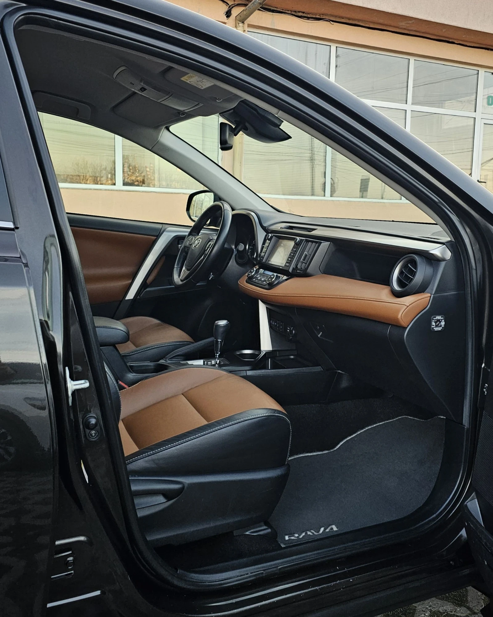 Toyota Rav4 2.5 Hybrid Executive Facelift Дистроник , снимка 8 - Автомобили и джипове - 53831238