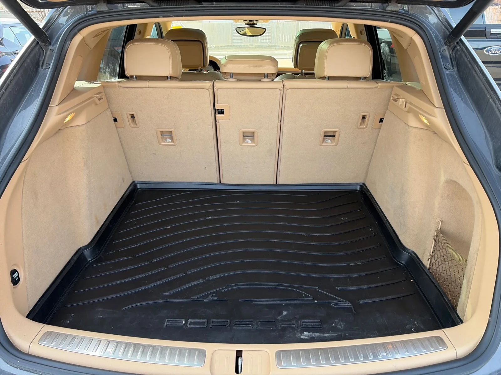 Porsche Macan * CARFAX* ОБДУХВАНЕ* ДИСТРОНИК, снимка 11 - Автомобили и джипове - 54076671