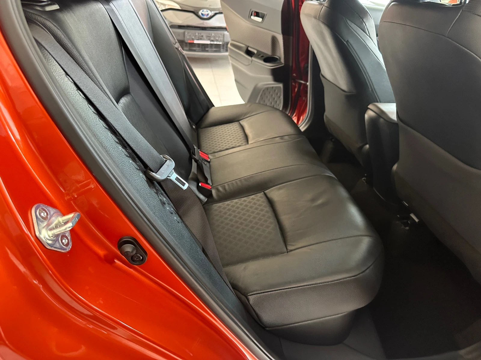 Toyota C-HR Core* Orange Edition, снимка 10 - Автомобили и джипове - 54619055