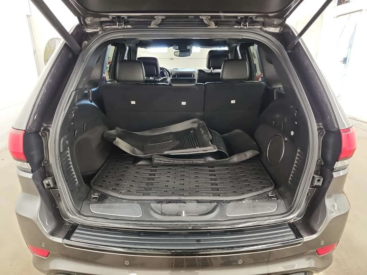 Jeep Grand cherokee * SRT * CARFAX * БЕЗ ПЪРВОНАЧАЛНА ВНОСКА, снимка 14 - Автомобили и джипове - 54701380