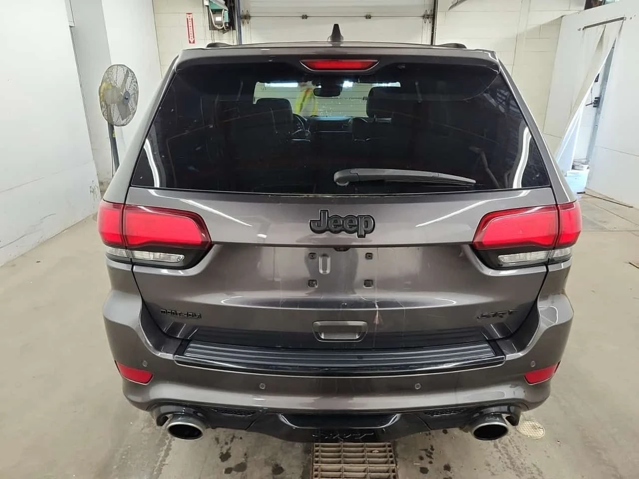 Jeep Grand cherokee * SRT * CARFAX * БЕЗ ПЪРВОНАЧАЛНА ВНОСКА, снимка 17 - Автомобили и джипове - 54701380