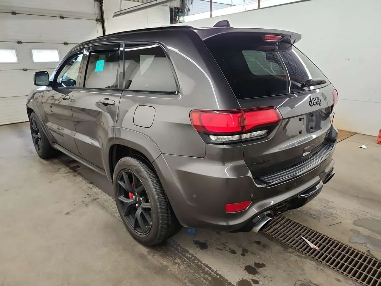 Jeep Grand cherokee * SRT * CARFAX * БЕЗ ПЪРВОНАЧАЛНА ВНОСКА, снимка 4 - Автомобили и джипове - 54701380
