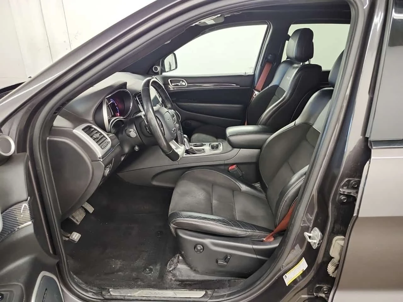 Jeep Grand cherokee * SRT * CARFAX * БЕЗ ПЪРВОНАЧАЛНА ВНОСКА, снимка 5 - Автомобили и джипове - 54701380