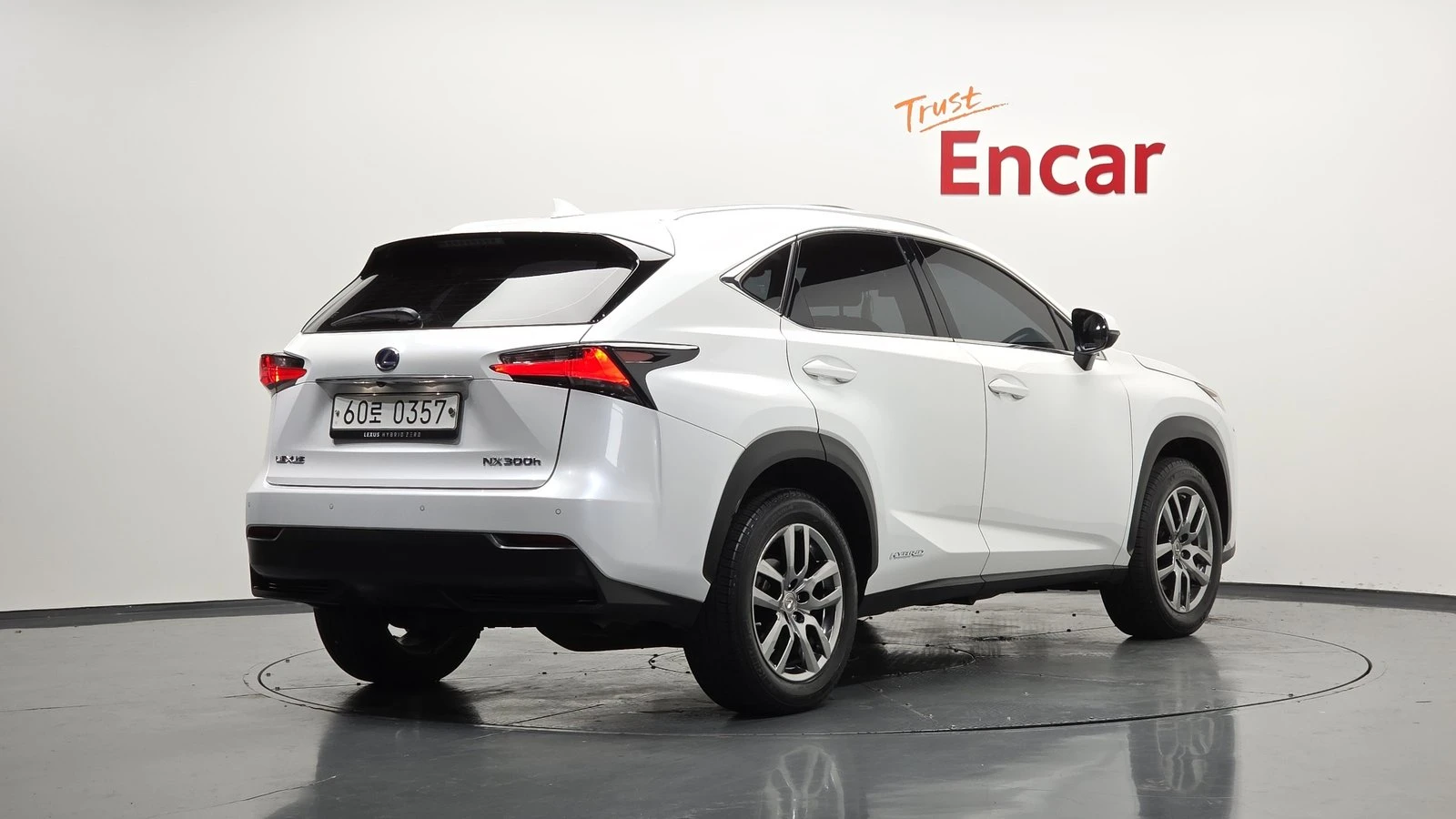 Lexus NX 300h* ЛЮК* ПОДГРЕВ ВОЛАН* КРАЙНА ЦЕНА, снимка 2 - Автомобили и джипове - 55367118