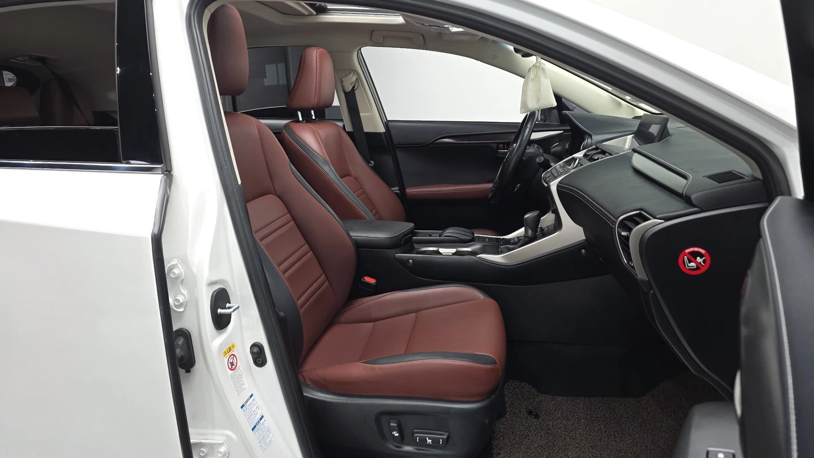 Lexus NX 300h* ЛЮК* ПОДГРЕВ ВОЛАН* КРАЙНА ЦЕНА, снимка 11 - Автомобили и джипове - 55367118