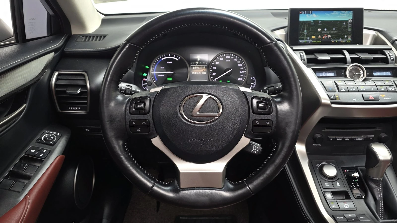 Lexus NX 300h* ЛЮК* ПОДГРЕВ ВОЛАН* КРАЙНА ЦЕНА, снимка 13 - Автомобили и джипове - 55367118