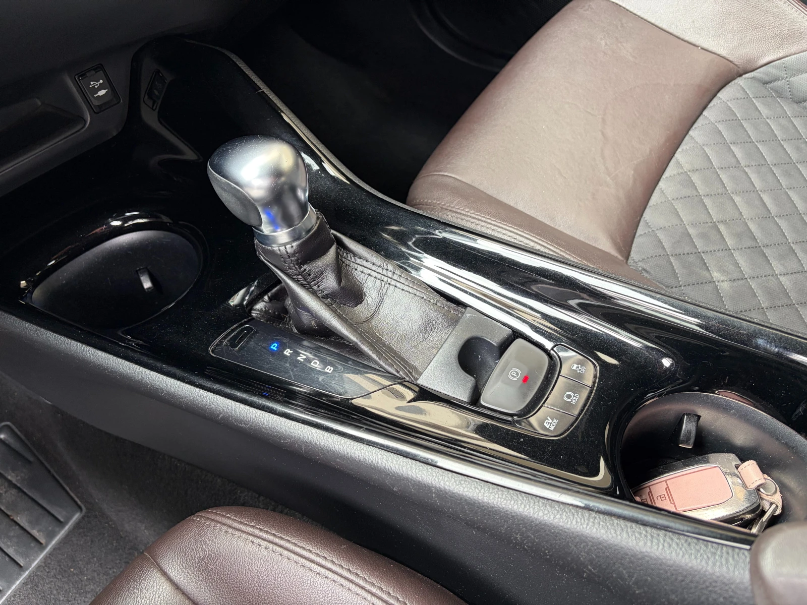 Toyota C-HR 1.8Hybrid e-CVT Classy- � �������� | Mobile.bg � ����������� 13