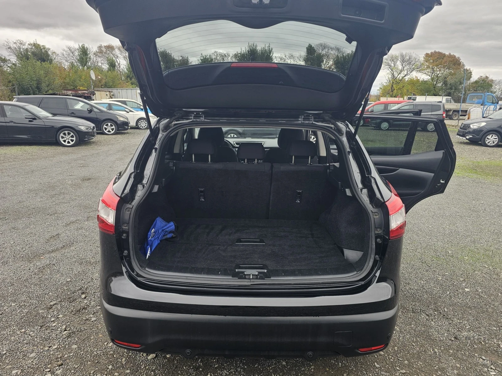Nissan Qashqai 1.6DCI    131ps, снимка 12 - Автомобили и джипове - 56697096