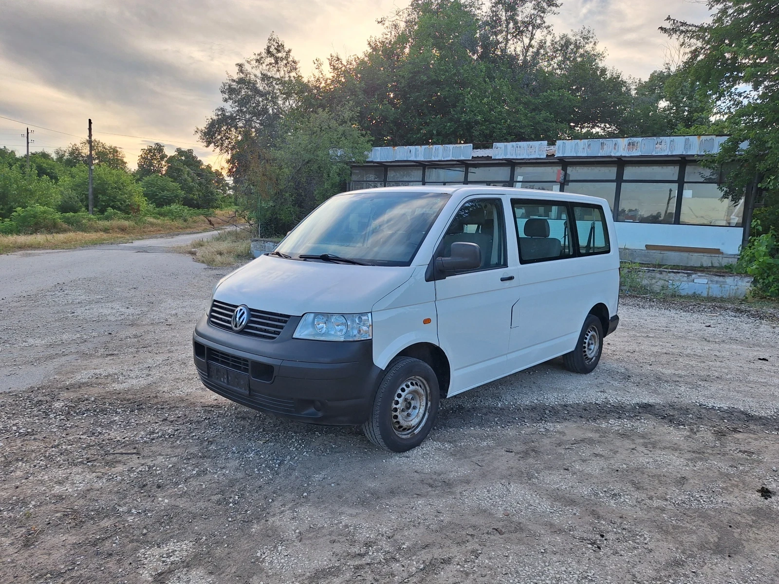 VW Transporter 1.9 TDI , снимка 4 - Бусове и автобуси - 54919206