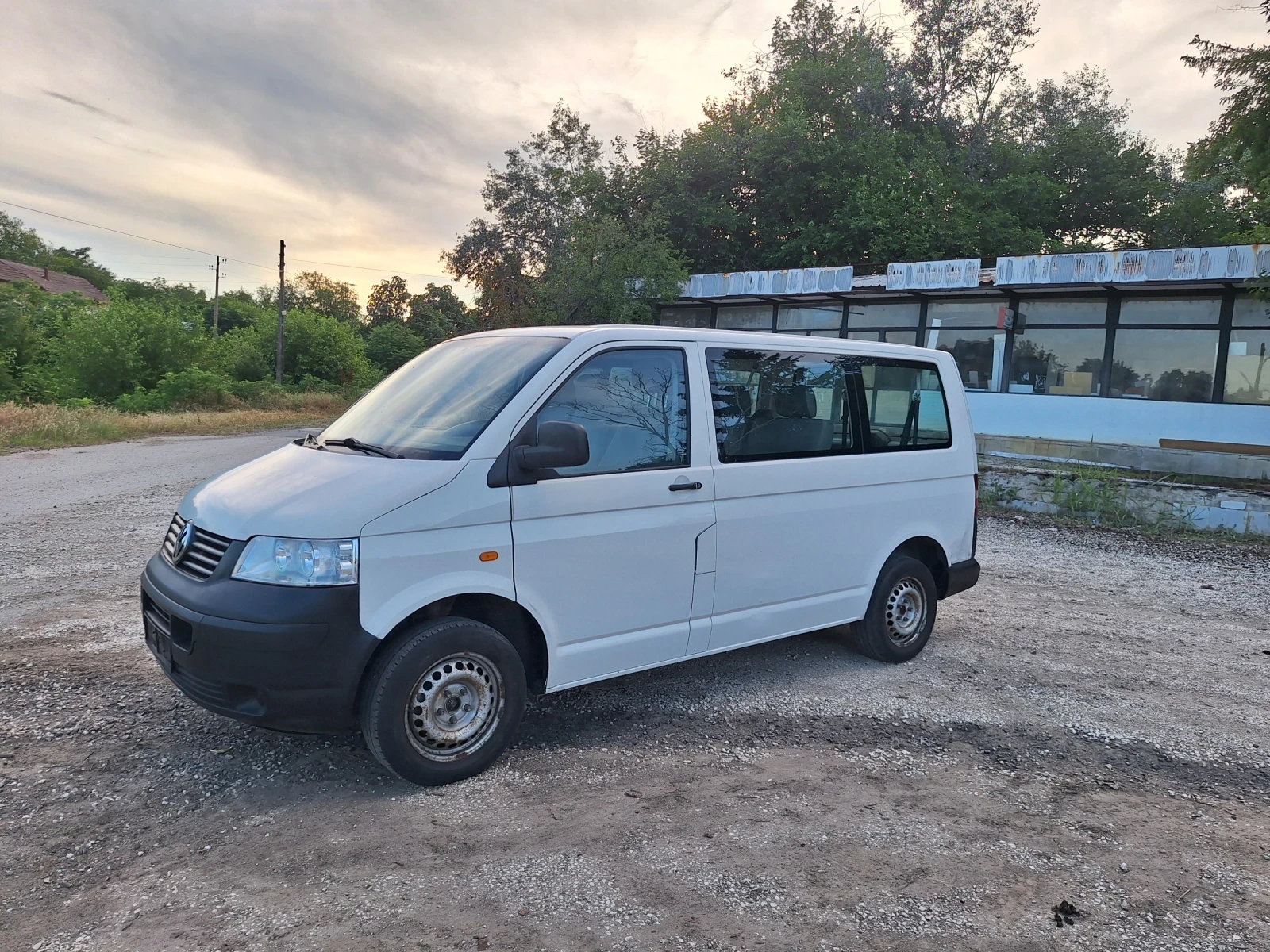 VW Transporter 1.9 TDI , снимка 2 - Бусове и автобуси - 54919206