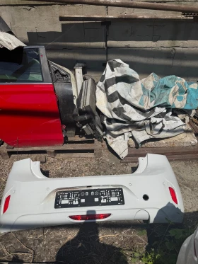 Opel Corsa F задна броня с отвори за парктроници цената е без тях , снимка 1