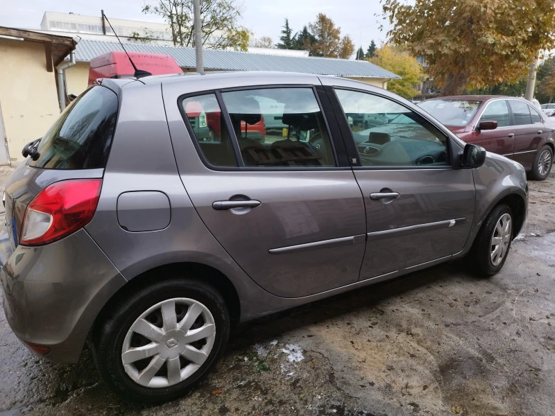 Renault Clio 1.2 турбо поръчкова, снимка 4 - Автомобили и джипове - 43152747