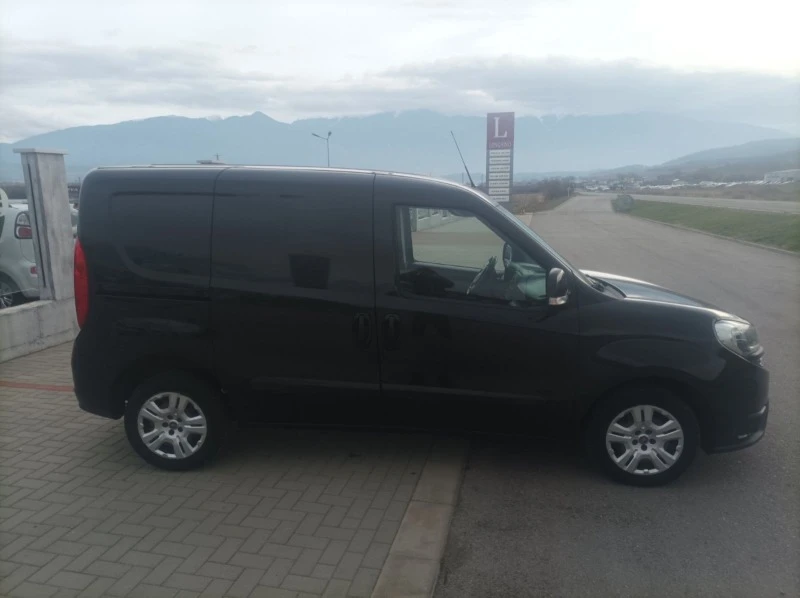 Fiat Doblo Автоматик , снимка 3 - Автомобили и джипове - 46711027