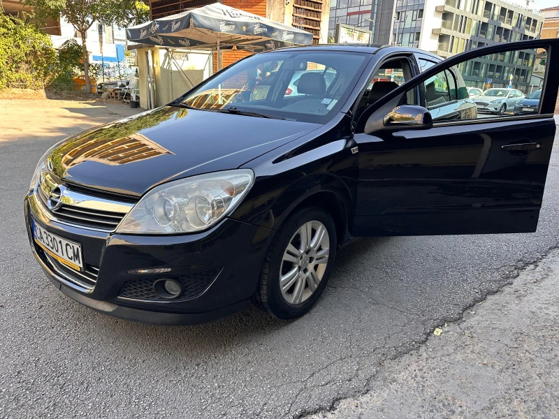 Opel Astra 1.9 CDTi COSMO 6 скорости, снимка 2 - Автомобили и джипове - 46739352