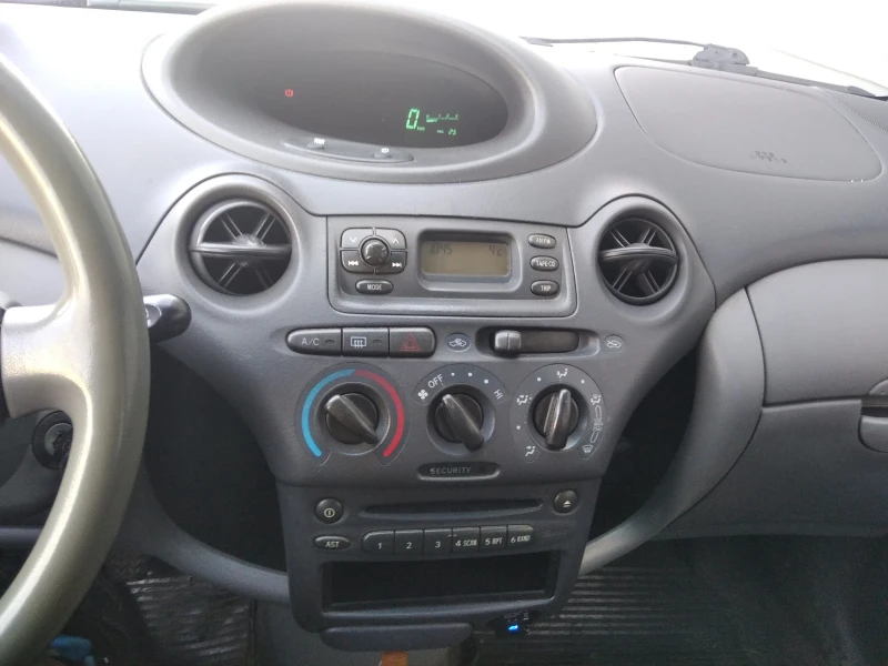 Toyota Yaris, снимка 9 - Автомобили и джипове - 49152138