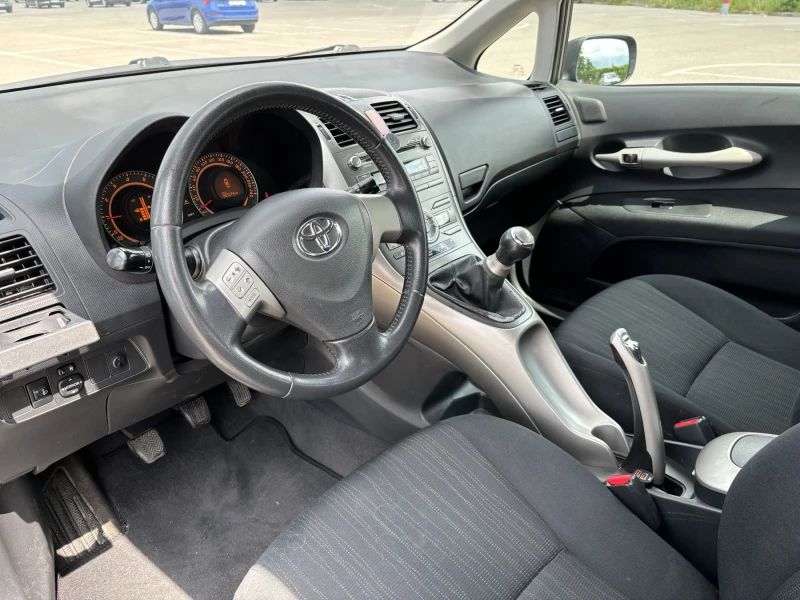 Toyota Auris 1.6 VVTI, снимка 8 - Автомобили и джипове - 49426949