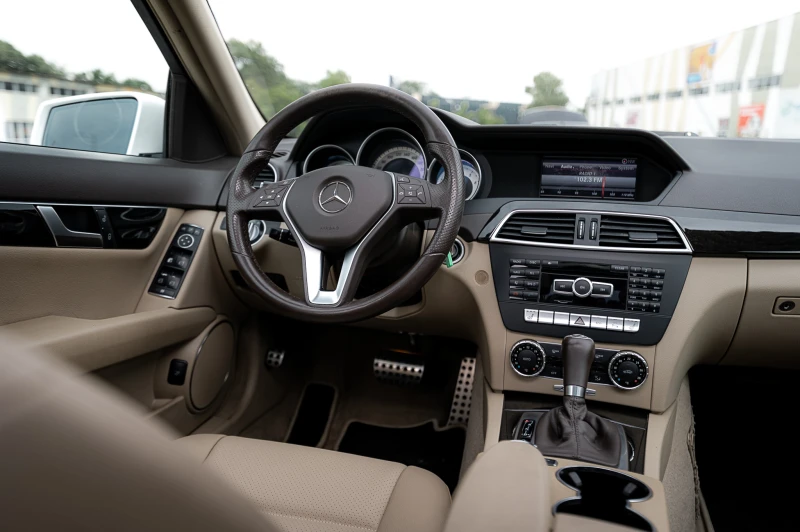 Mercedes-Benz C 350 C 350 4Matic AMG Pack, снимка 8 - Автомобили и джипове - 51454526