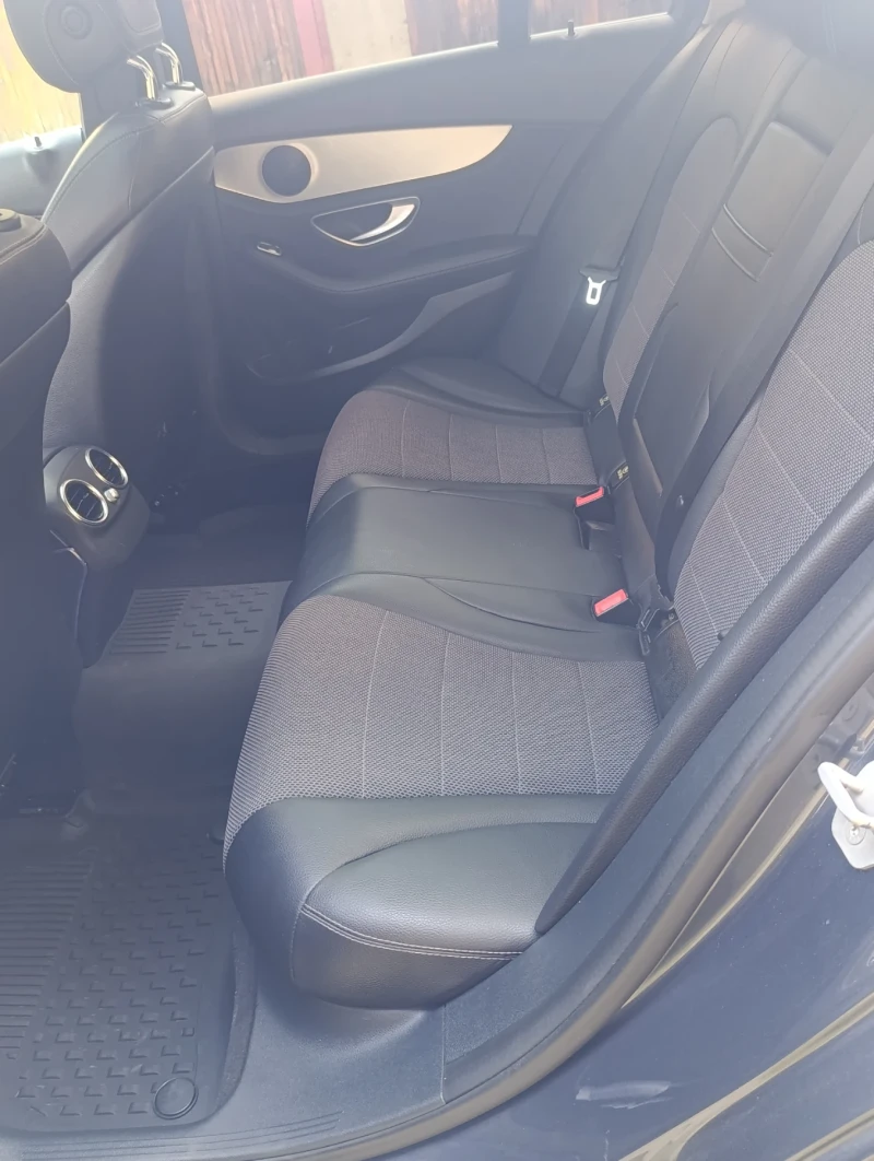 Mercedes-Benz C 220, снимка 5 - Автомобили и джипове - 53401878