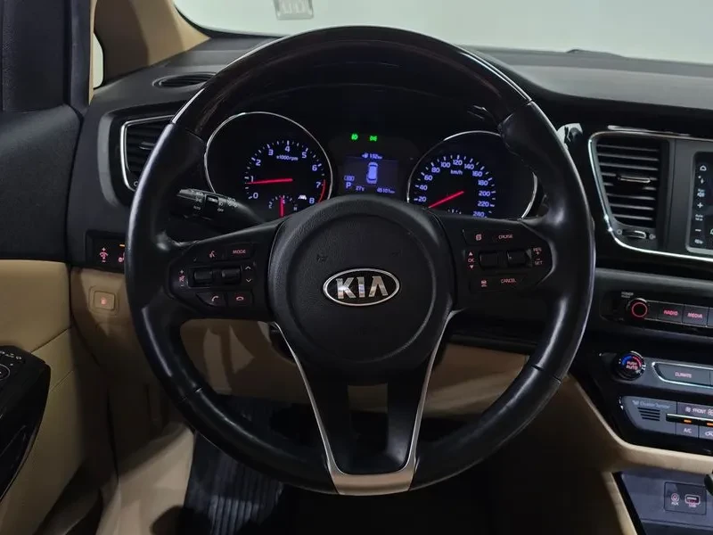 Kia Carnival 7-Seater Limousine Vip, снимка 15 - Автомобили и джипове - 55935759