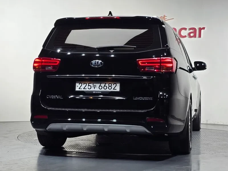 Kia Carnival 7-Seater Limousine Vip, снимка 4 - Автомобили и джипове - 55935759