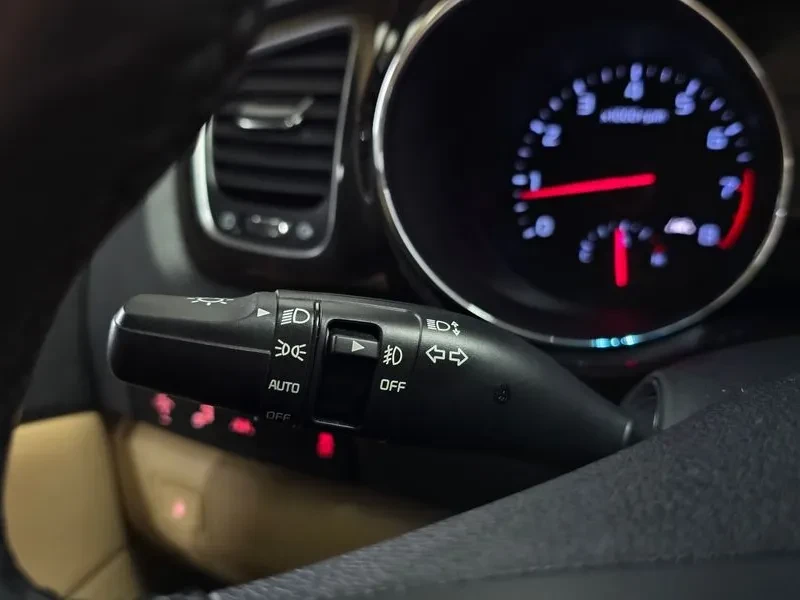 Kia Carnival 7-Seater Limousine Vip, снимка 16 - Автомобили и джипове - 55935759