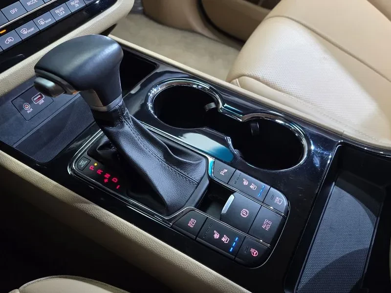 Kia Carnival 7-Seater Limousine Vip, снимка 9 - Автомобили и джипове - 55935759