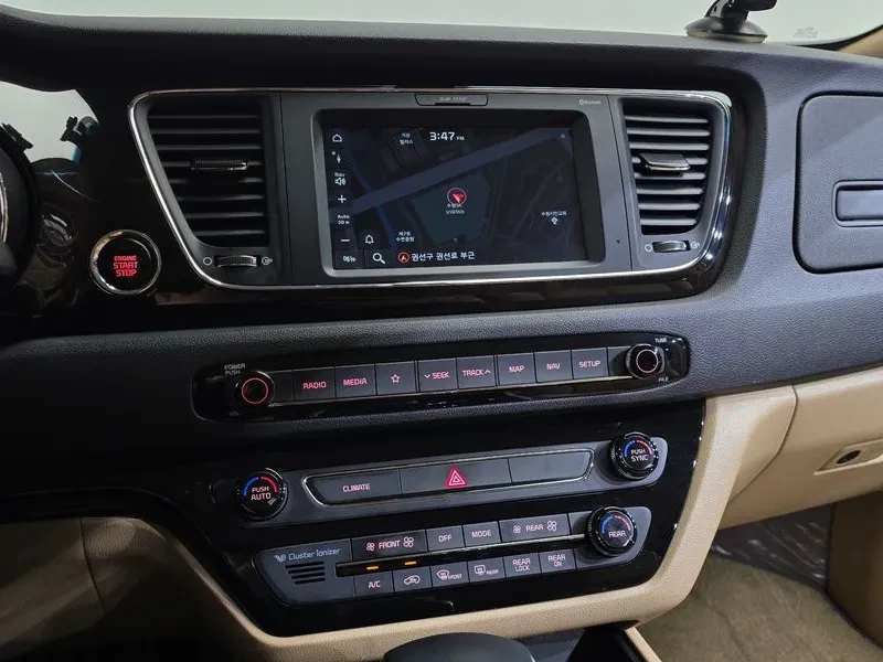 Kia Carnival 7-Seater Limousine Vip, снимка 12 - Автомобили и джипове - 55935759