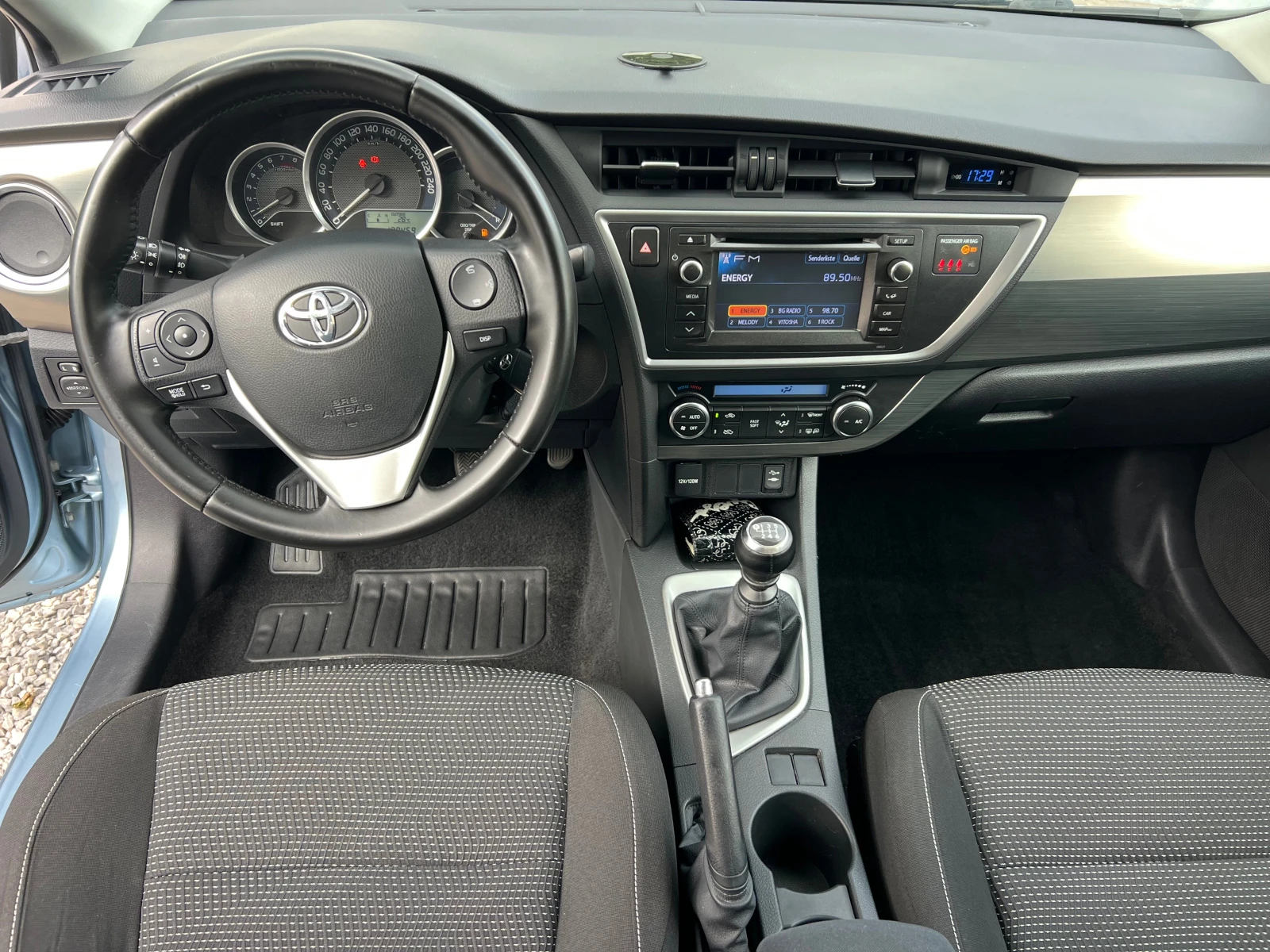 Toyota Auris 1.6-NAVI FULL - изображение 9
