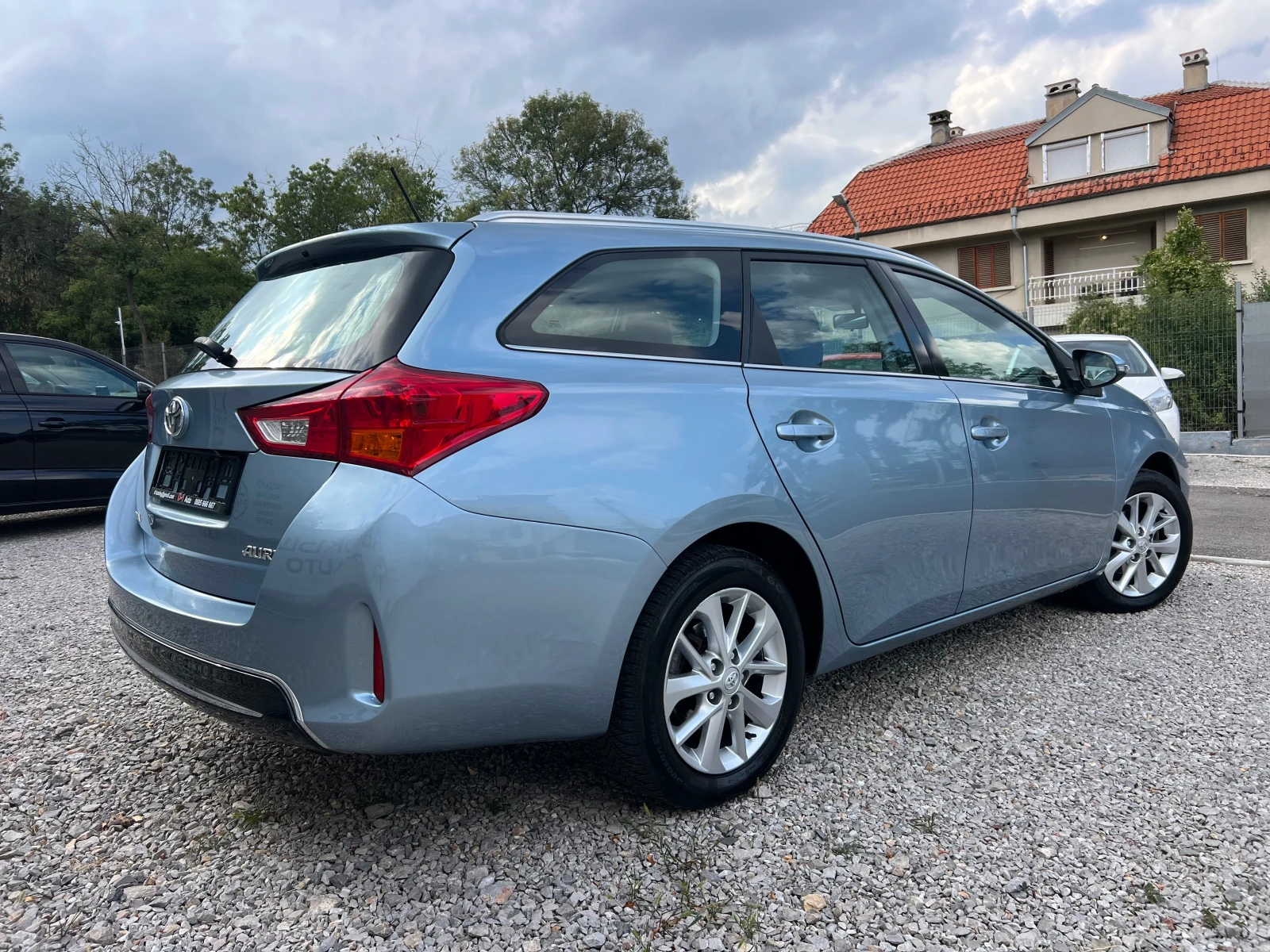 Toyota Auris 1.6-NAVI FULL - изображение 4