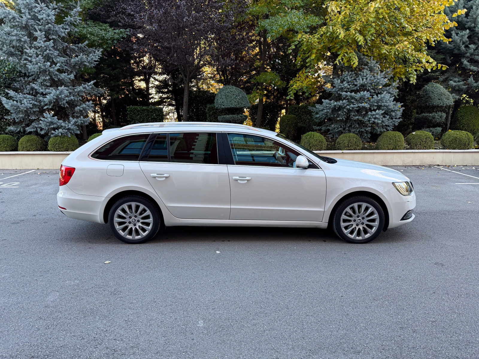 Skoda Superb 2.0 TDI EXCLUSIVE - изображение 4