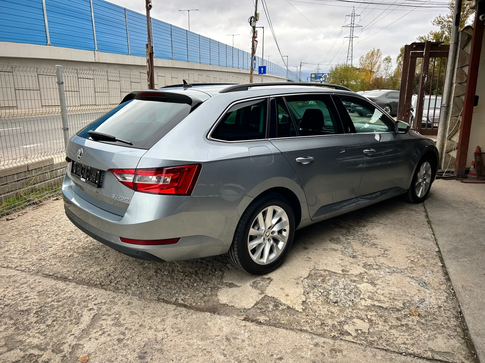 Skoda Superb 2.0TDI DSG - изображение 4