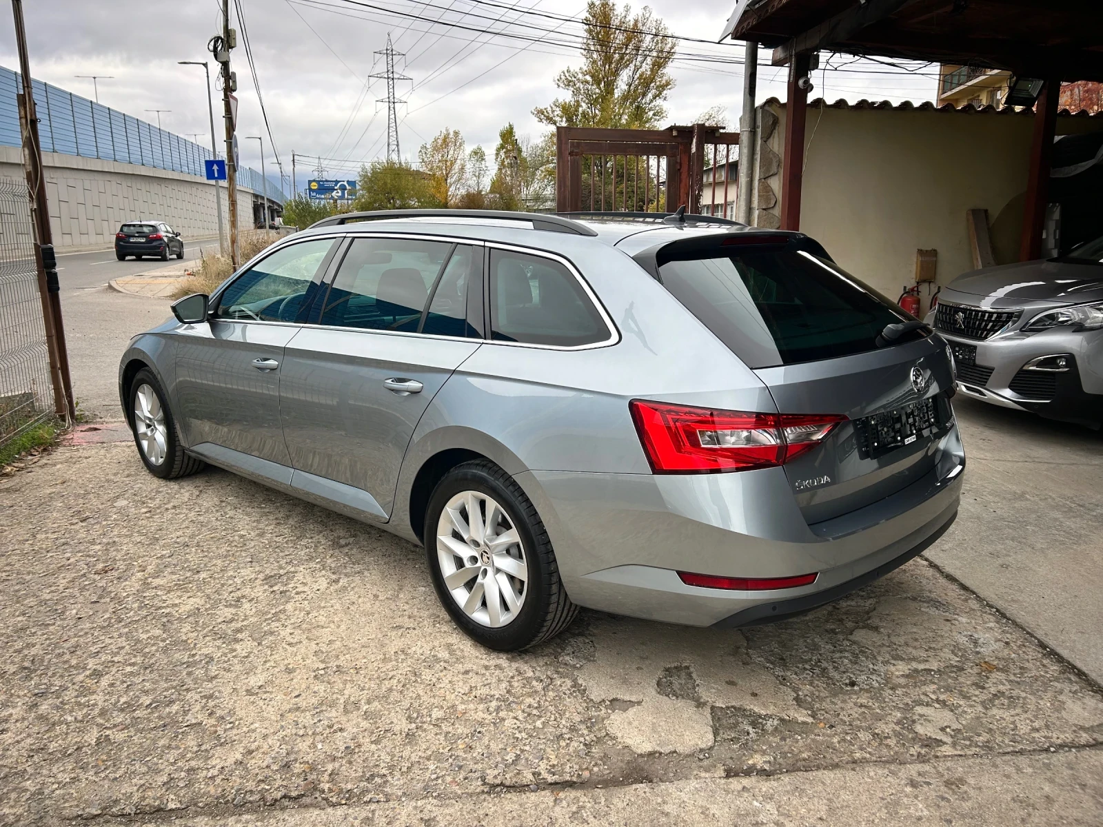 Skoda Superb 2.0TDI DSG - изображение 2