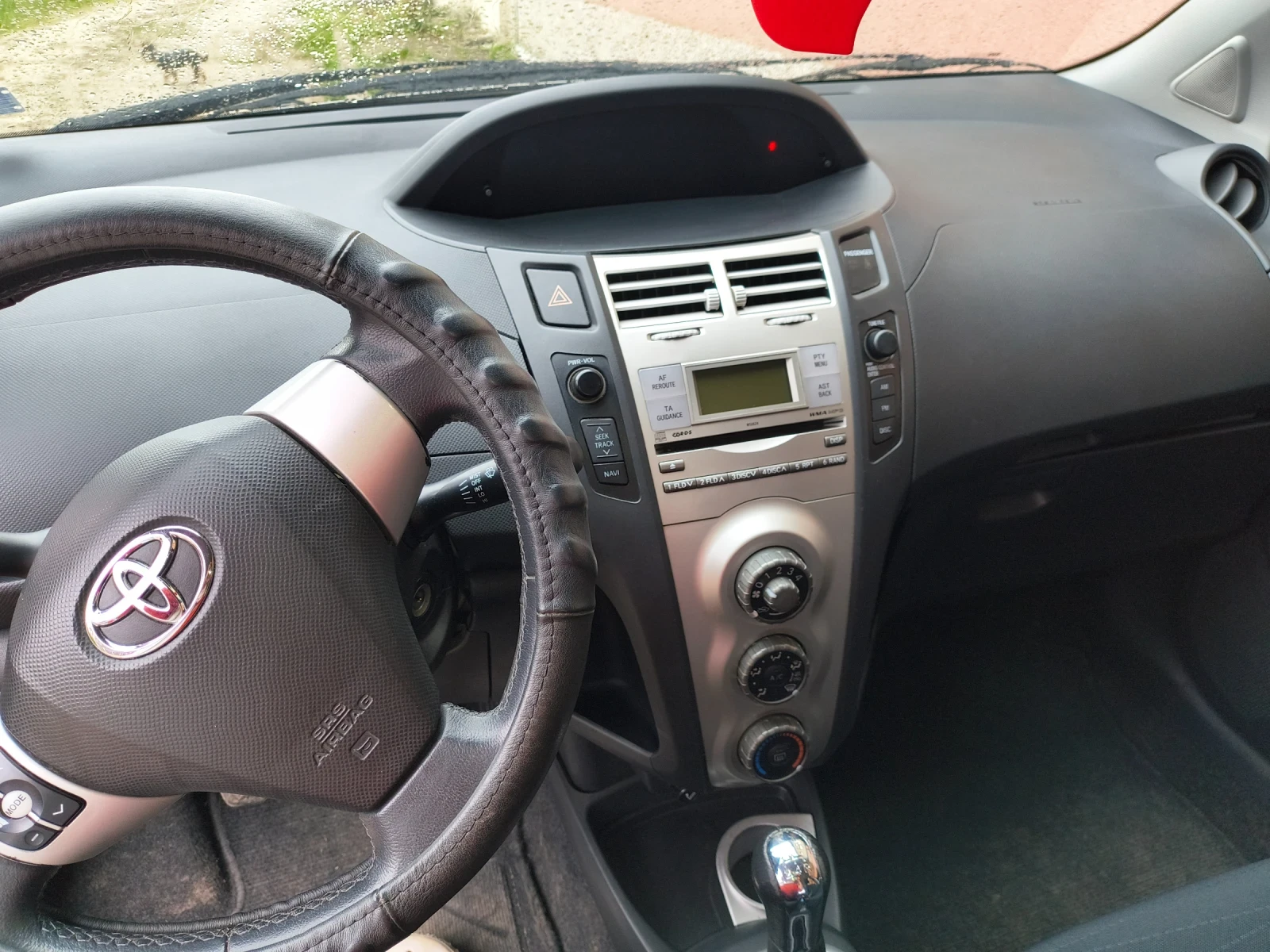 Toyota Yaris, снимка 13 - Автомобили и джипове - 53899899