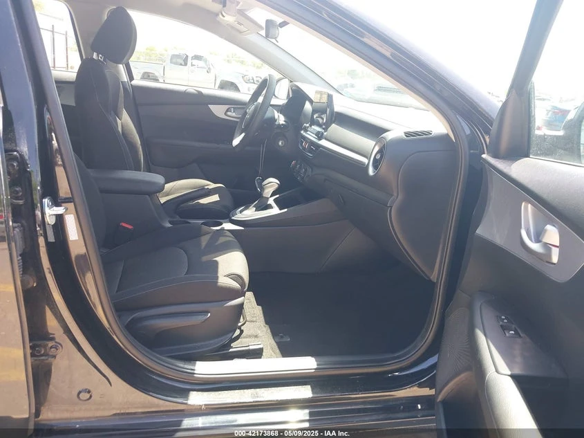 Kia Forte 2.0L I-4 DOHC, VVT, 147HP Front Wheel Drive | Mobile.bg � ����������� 5