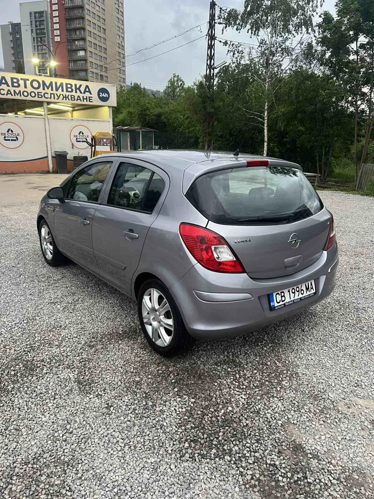 Opel Corsa D, снимка 4 - Автомобили и джипове - 54576919
