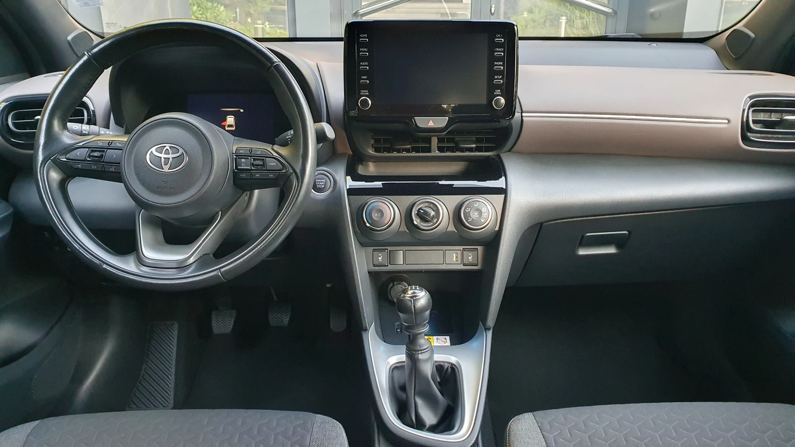 Toyota Yaris Cross, снимка 8 - Автомобили и джипове - 55160870
