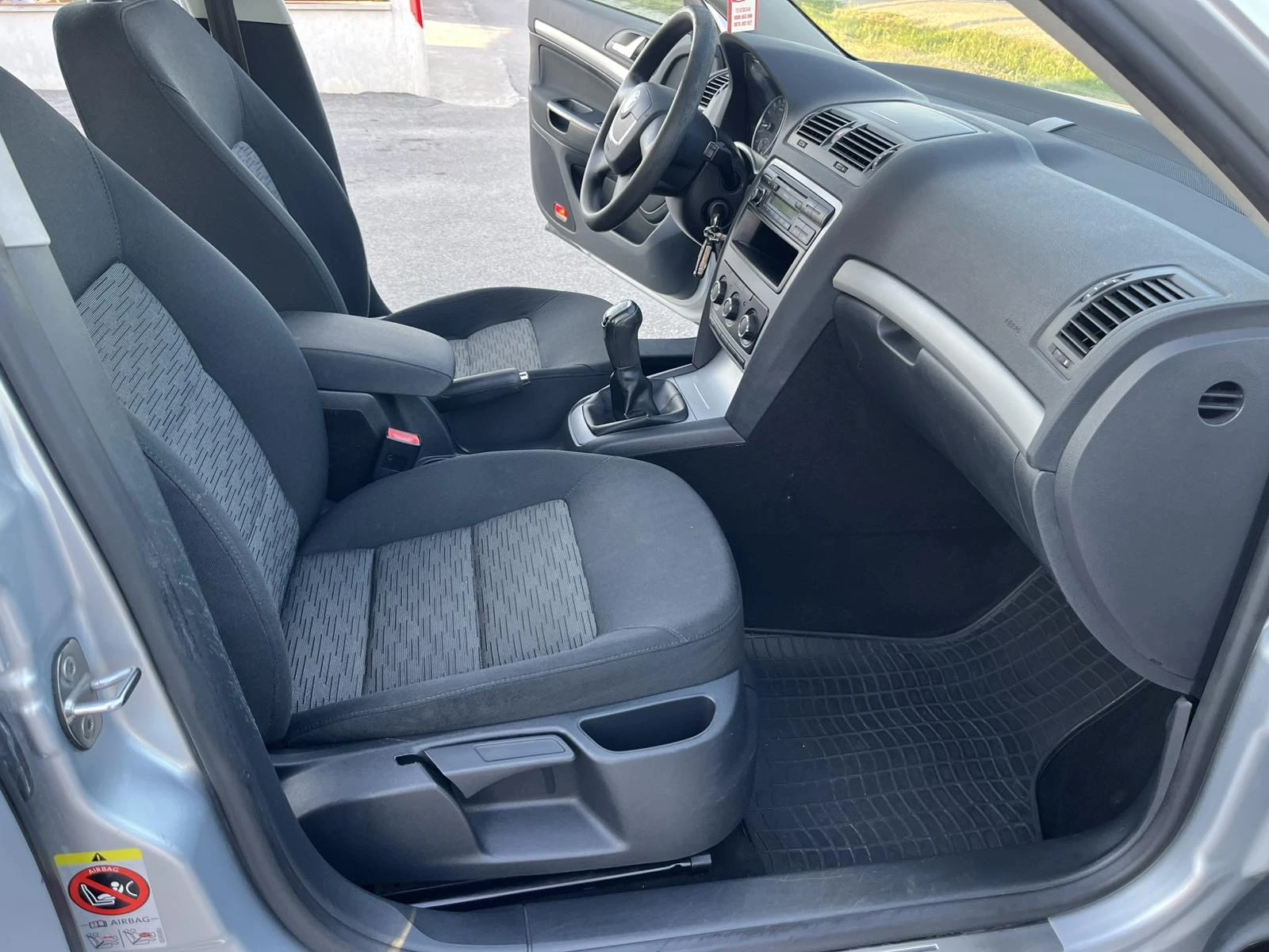 Skoda Octavia 1.6TDI 105кс 4Х4 6 СКОРОСТИ КЛИМАТРОНИК, снимка 11 - Автомобили и джипове - 55226082