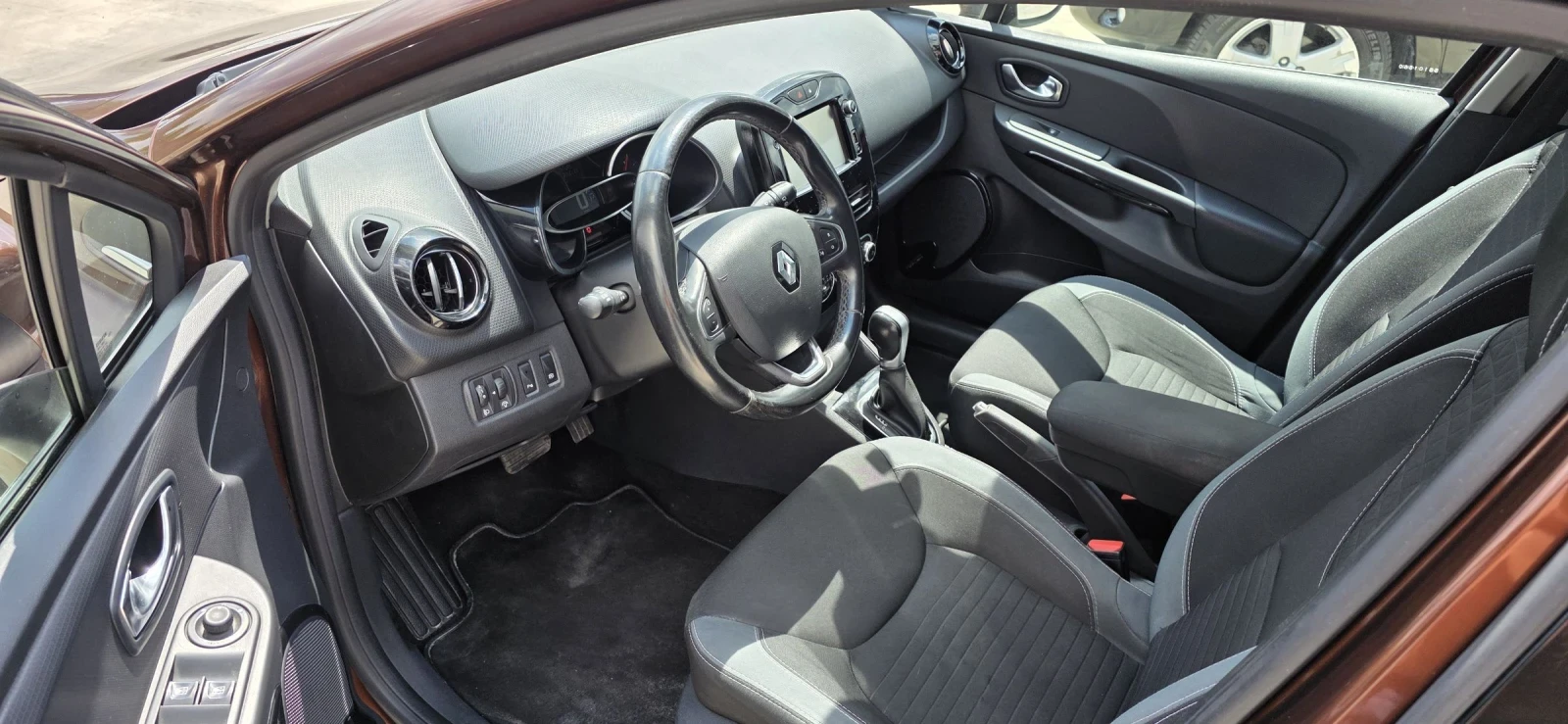Renault Clio 1.5DCI-90 EU6* AUTOMATIC * NAVI* LED, снимка 11 - Автомобили и джипове - 55259750