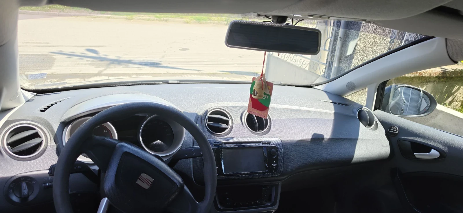 Seat Ibiza 1.4 Газ, снимка 12 - Автомобили и джипове - 55355252