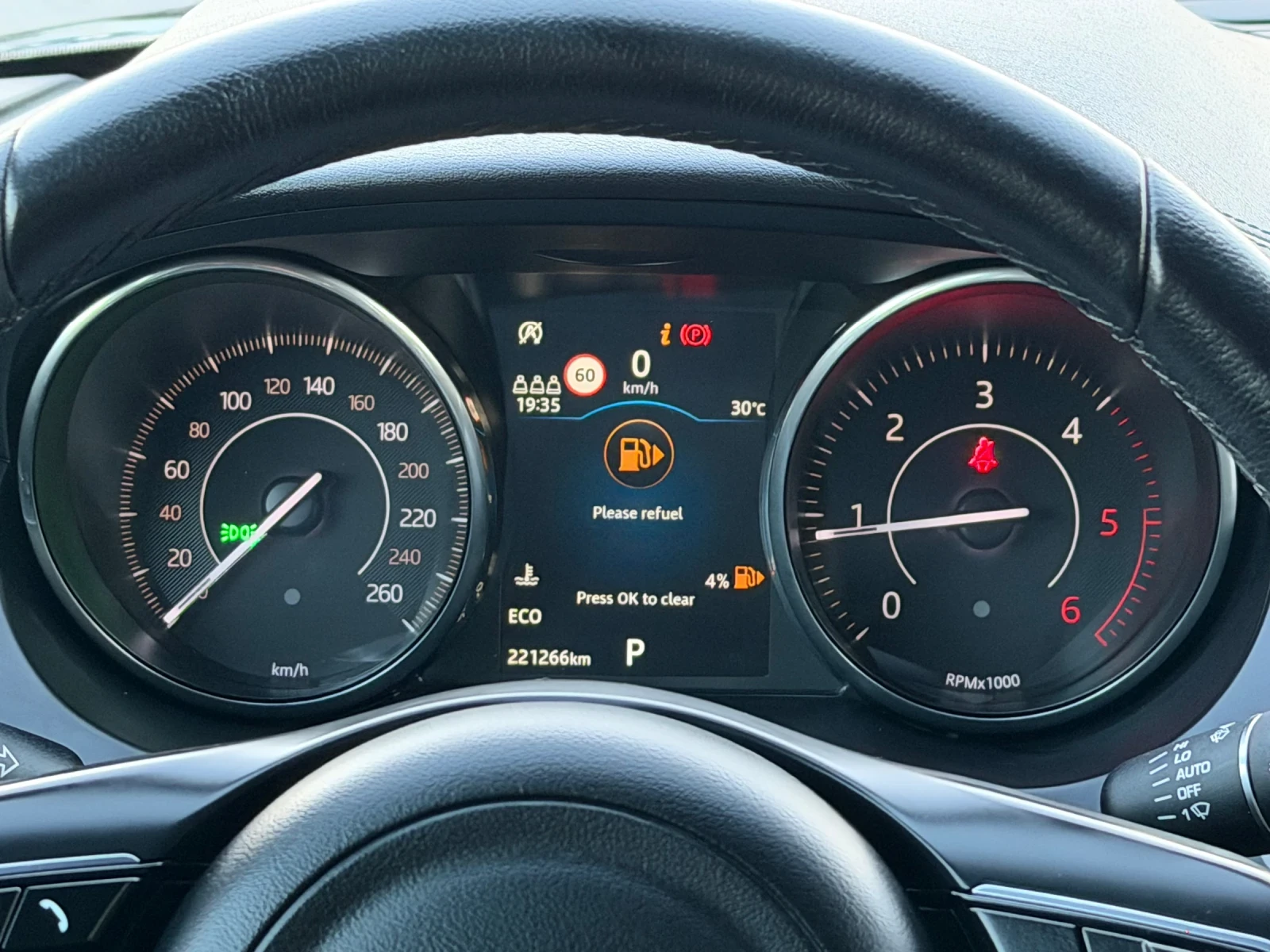 Jaguar E-pace 2.0D AWD АВТОМАТ, снимка 12 - Автомобили и джипове - 56107107