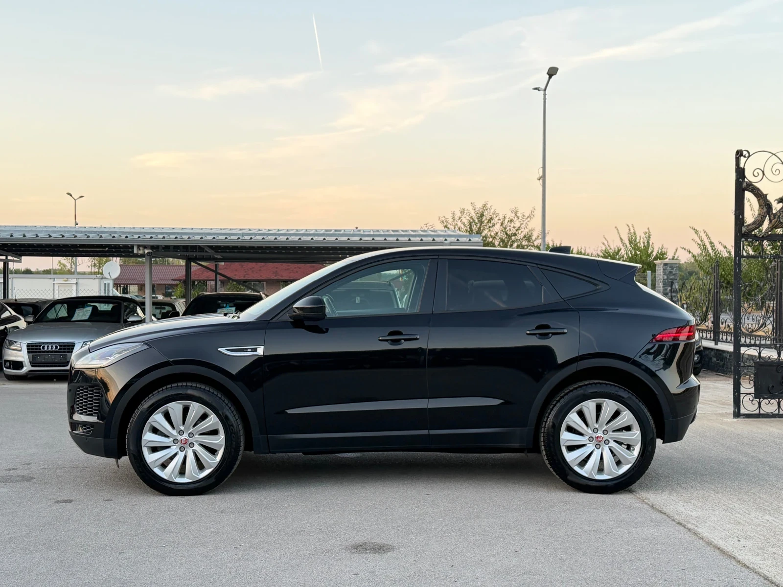 Jaguar E-pace 2.0D AWD АВТОМАТ, снимка 2 - Автомобили и джипове - 56107107