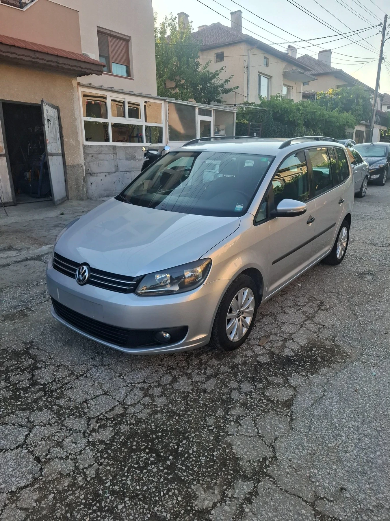 VW Touran 1.6TDI, снимка 4 - Автомобили и джипове - 56716986
