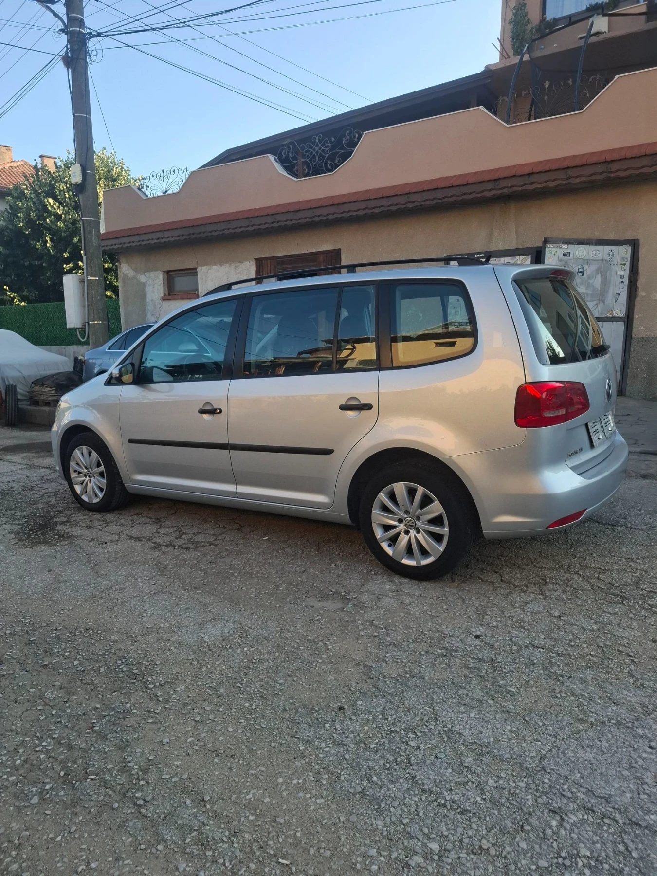 VW Touran 1.6TDI, снимка 3 - Автомобили и джипове - 56716986