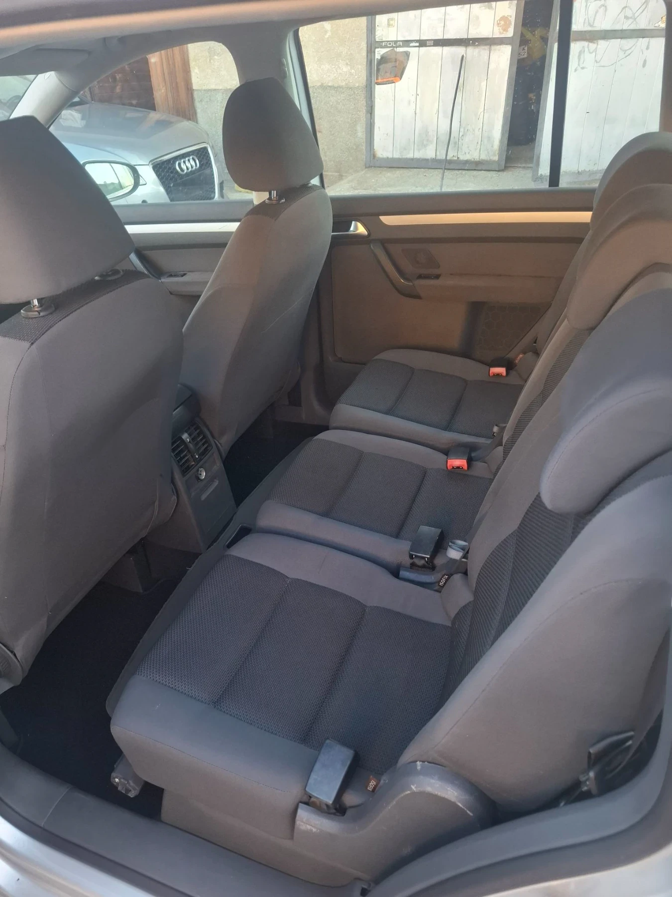 VW Touran 1.6TDI, снимка 7 - Автомобили и джипове - 56716986