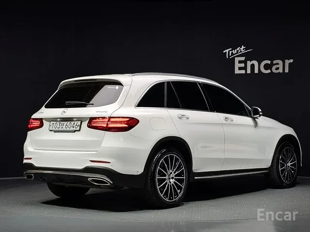 Mercedes-Benz GLC 300 4MATIC AMG Line, снимка 2 - Автомобили и джипове - 55681667
