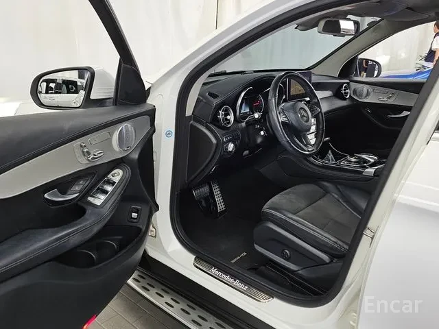 Mercedes-Benz GLC 300 4MATIC AMG Line, снимка 8 - Автомобили и джипове - 55681667