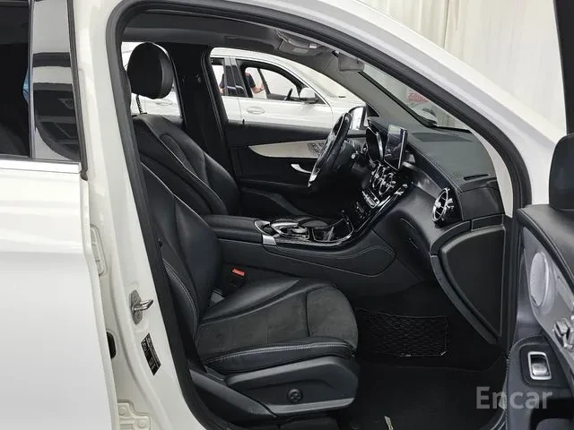 Mercedes-Benz GLC 300 4MATIC AMG Line, снимка 9 - Автомобили и джипове - 55681667