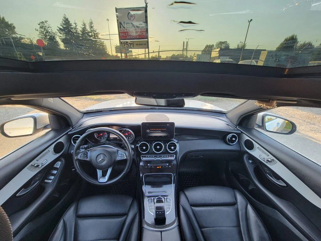 Mercedes-Benz GLC 300 * Панорама* Подгрев - изображение 9