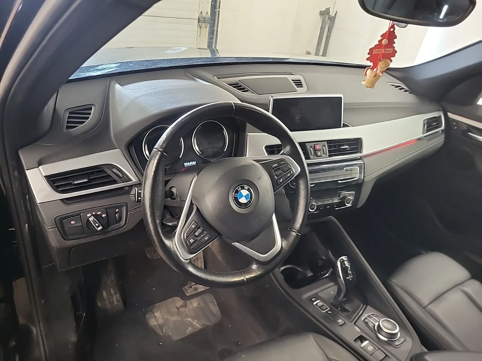 BMW X1 * XDRIVE28I * ПОДГРЕВИ* ПАНОРАМА - изображение 9